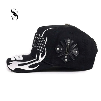Gorra BAEZ X SHIFU - SON OF GOD de la marca Second Shot, mostrando detalles de la figura.