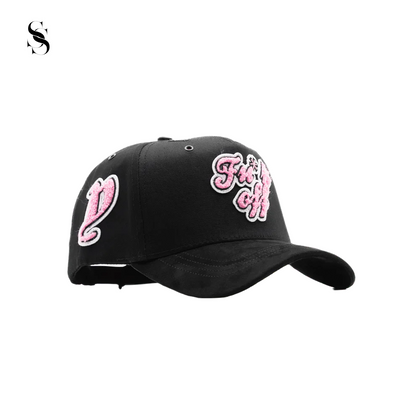 Sombrero Dandy Hats Fuck Off de Second Shot, diseño de sombrero de ala ancha con estampado llamativo y banda decorativa.