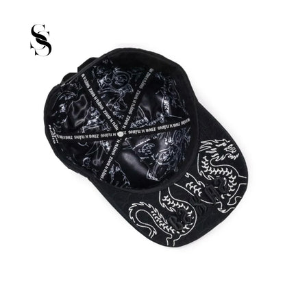 Gorra  BAEZ X SHIFU - SON OF GOD, figura artística de resina con detalles elaborados y acabado pintado a mano.