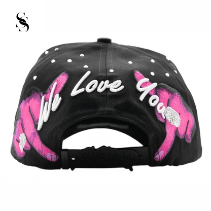 Sombrero Dandy Hats en colaboración con Tombochio, estilo clásico y elegante, hecho de tela resistente con banda decorativa.