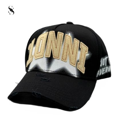 Sombrero Innedit Golden All Star de Second Shot, estilo clásico con detalles dorados, vista frontal y lateral sobre fondo neutro.