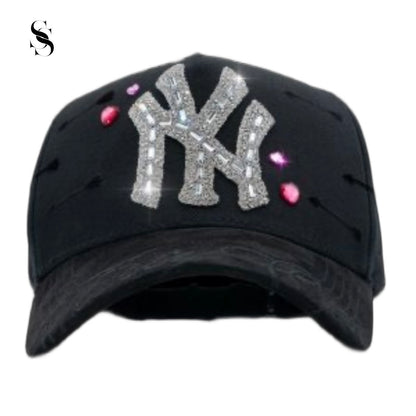 Sombrero de 31 Hats NY Sweethearts de marca Second Shot, estilo casual con diseño de corazones en la parte frontal.