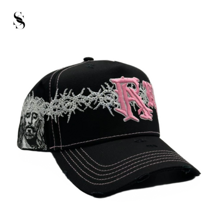 gorra negra Rude Awakenings de la marca Second Shot, con detalles de espinas y acabado en negro mate.