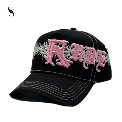 gorra negra Rude Awakenings de la marca Second Shot, con detalles de espinas y acabado en negro mate.