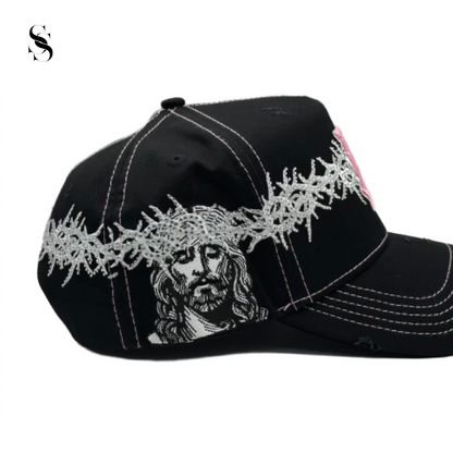 gorra negra Rude Awakenings de la marca Second Shot, con detalles de espinas y acabado en negro mate.