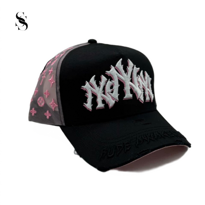 Gorra Rude Awakenings NYNYNY en color rosa y negro de Second Shot, con diseño moderno
