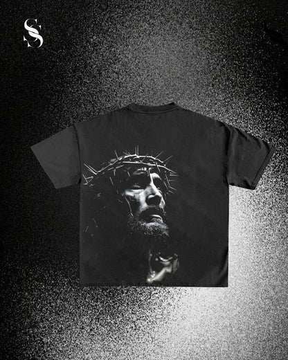 Camiseta negra Cristo Pain de Second Shot con diseño gráfico en el frente, hecha de algodón suave para un estilo moderno y cómodo.