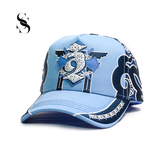 Gorra Baez X Shift 3.0 de Second Shot Streetwear, vista frontal mostrando el diseño moderno y detalles en colores vibrantes.