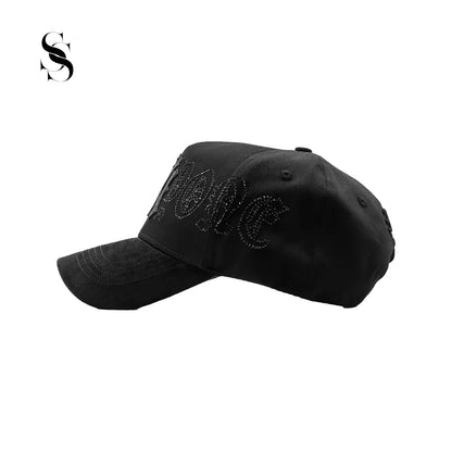 Sombrero negro de 31 Hats NY Crystals de la marca Second Shot, con cristales decorativos en la parte frontal.