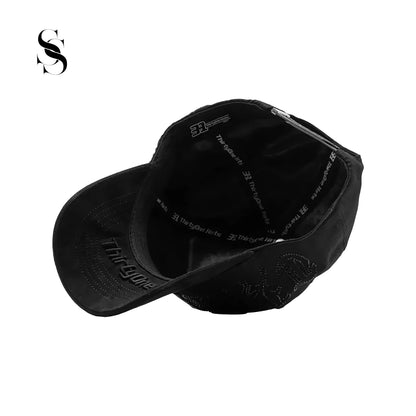 Gorra negra con cristales de 31 Hats NY, estilo moderno y elegante, con detalles brillantes y diseño ajustado de segunda mano.