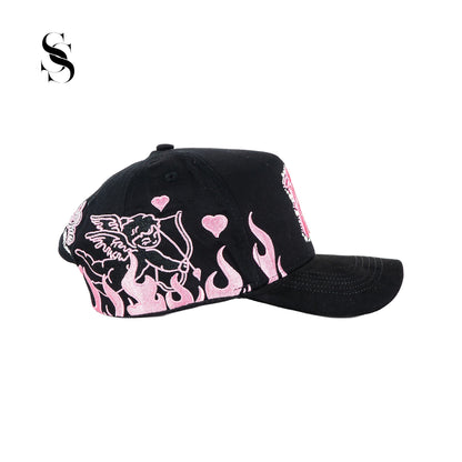 Sombrero 31 Hats NY Pearls de Second Shot, con perlas blancas y diseño elegante en color neutro.