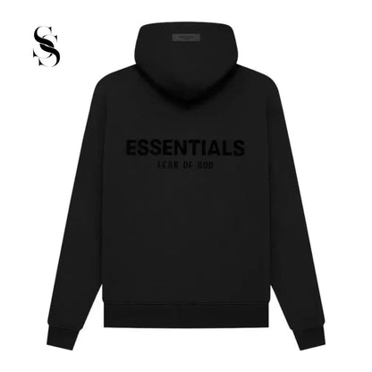 Sudadera negra Essentials de Second Shot con capucha y logotipo en el pecho, vista frontal sobre fondo blanco.